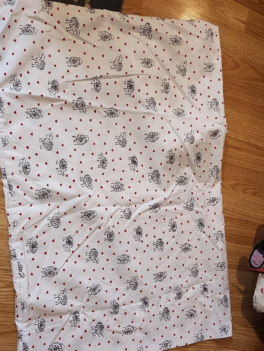 Serta White Sheep & Red Heart Pillowcases